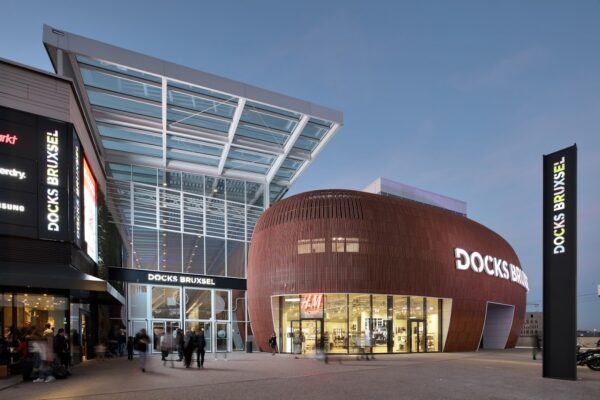 Hoofdgebouw van Docks Bruxsel